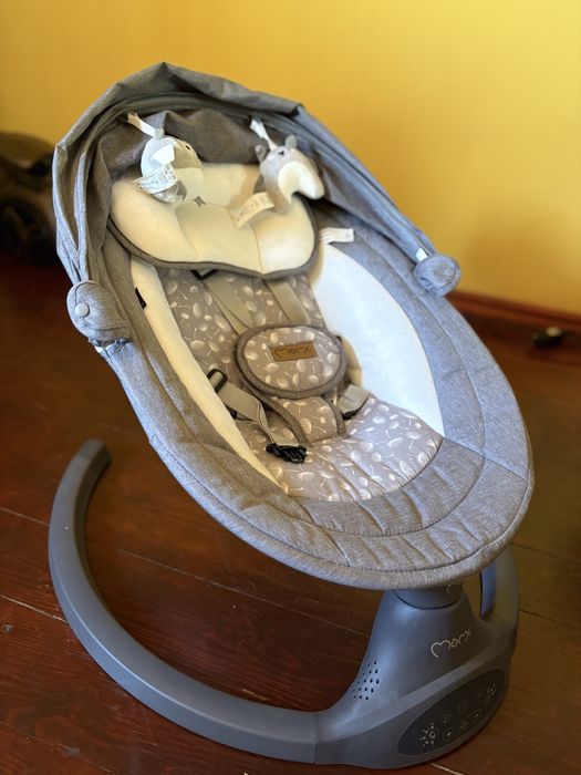 Заколисуючий центр Momi гойдалка шезлонг