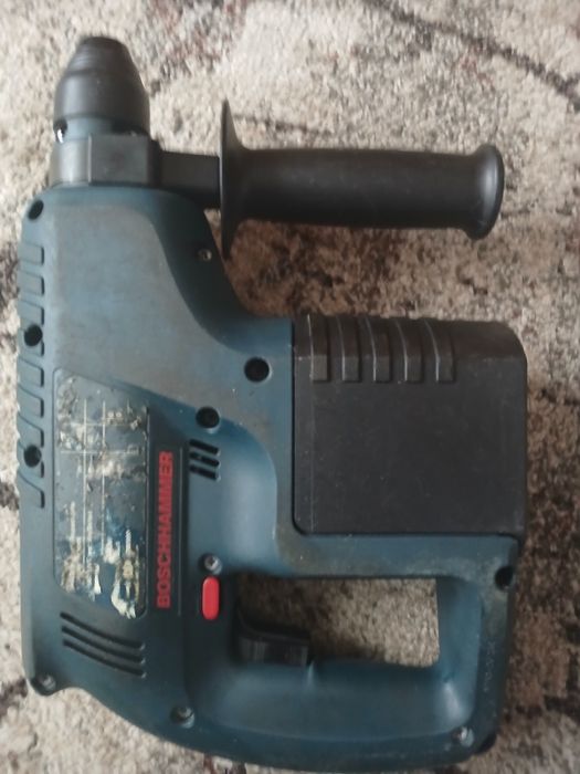 Sprzedam używaną młotowiertarkę firmy Boscha 24Wolt akumulatory