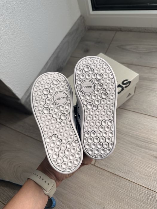 Нові дитячі кеди adidas, кеди адідас 25.5 16см