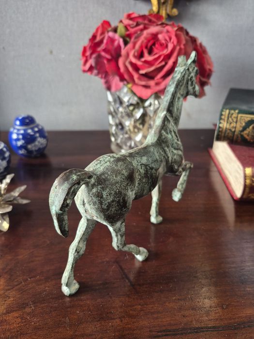 Estatueta de Cavalo em Bronze  com Pátina Verde (Estilo American Saddlebred)