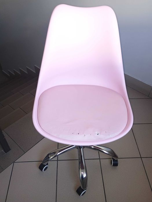 Krzesło na kółkach  regulowane różowe