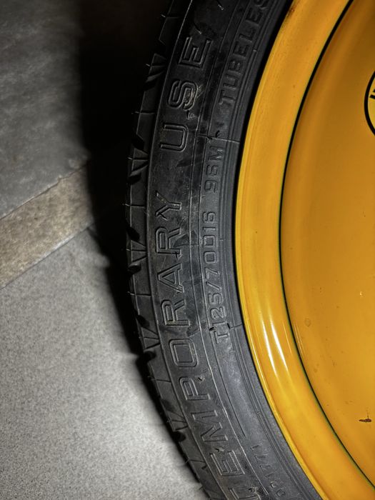 Roda suplente fina Mazda