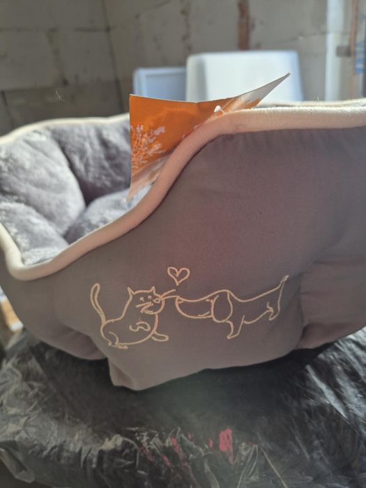 Nowe leżysko Dehner dla zwierząt szaro-biale