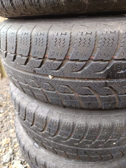 Vendo 4 pneus com jantes 185/65R15