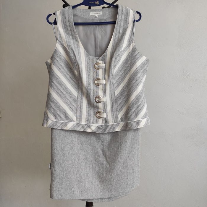 Двойка серого цвета