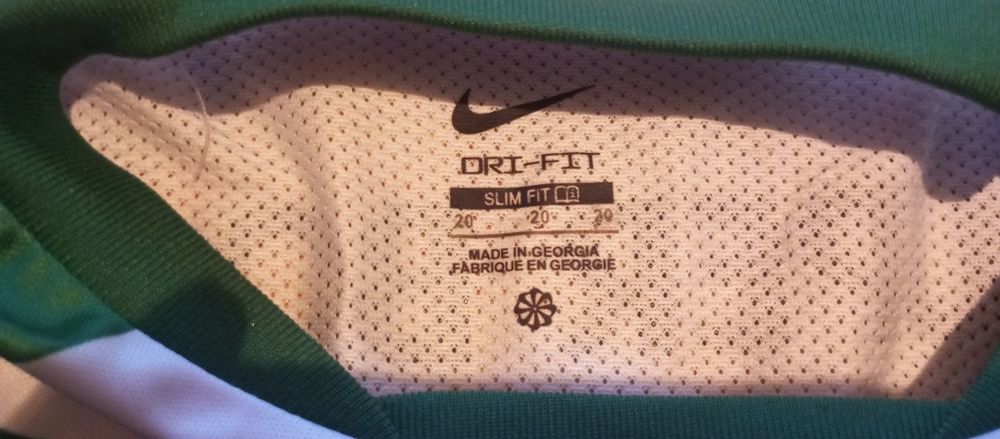 Equipamento Sporting criança usado 2 vezes praticamente novo