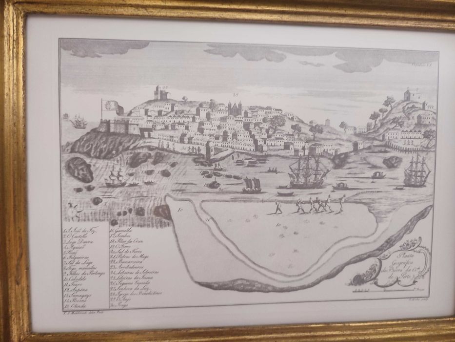 Quadro moldura dourada folha de ouro e gravura