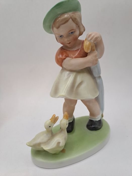 Статуетка. Статуэтка. Фарфоровая статуэтка. Дети.