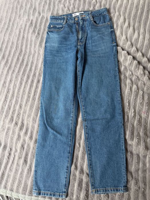 Spodnie typu mom jeans, Zara. Stan jak nowy, kolor ciemnoniebieski.