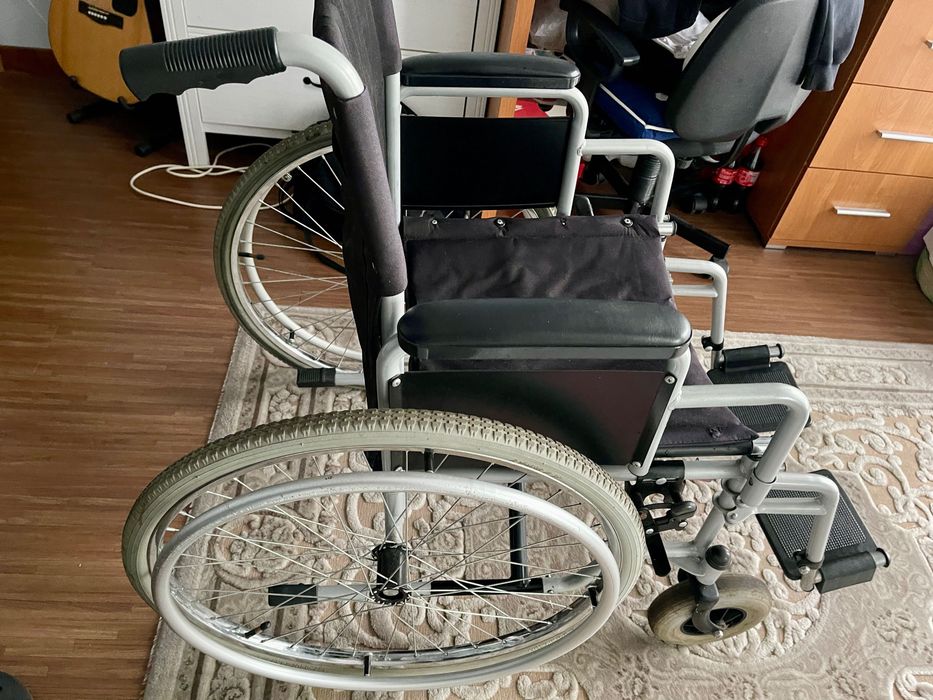 Wózek inwalidzki - stan bardzo dobry, nowe dętki i opony