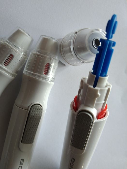 Zestaw 3 szt nakłuwaczy do glukometru BIONIME + 30 szt igieł NOWE