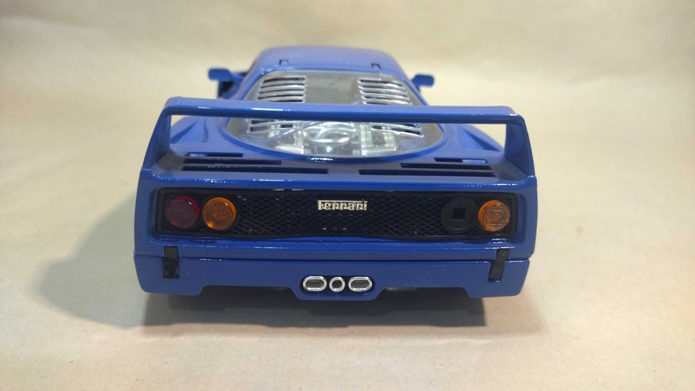 Большая модель FERRARI-F40 1:18 BURAGO,большая модель Ферарри ф 40