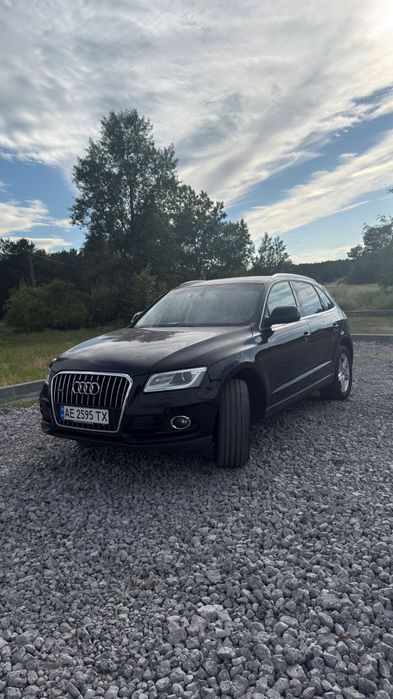 Авто Ауди Q5 позашляховик