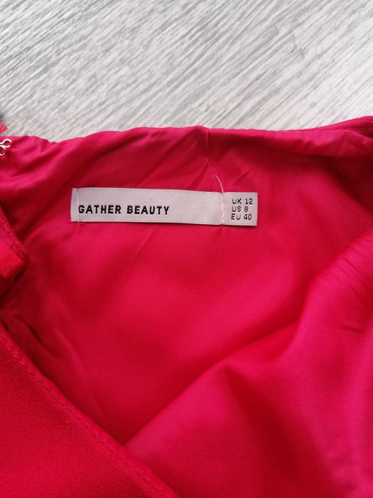 Стильна червона сукня