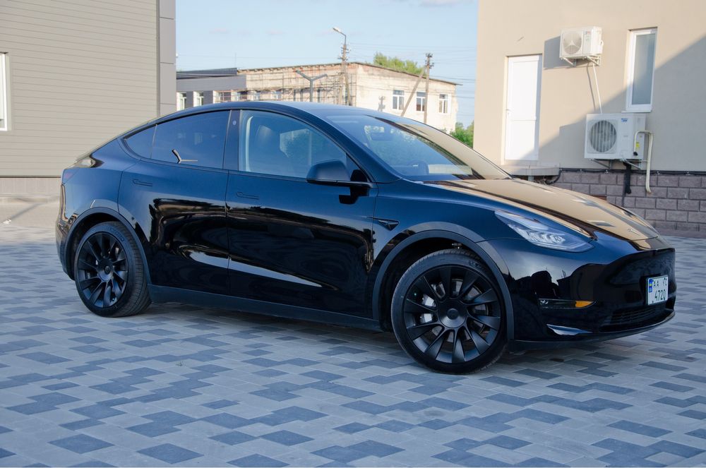 Продам Tesla Model Y