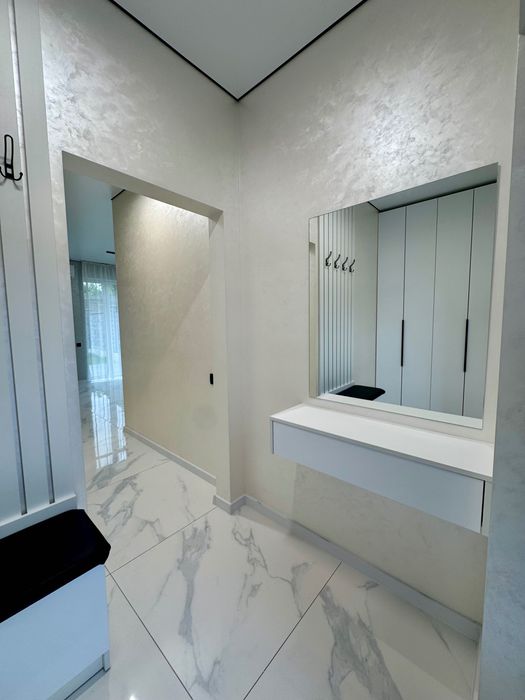 Продам котедж з ремонтом в районі Щасливе!