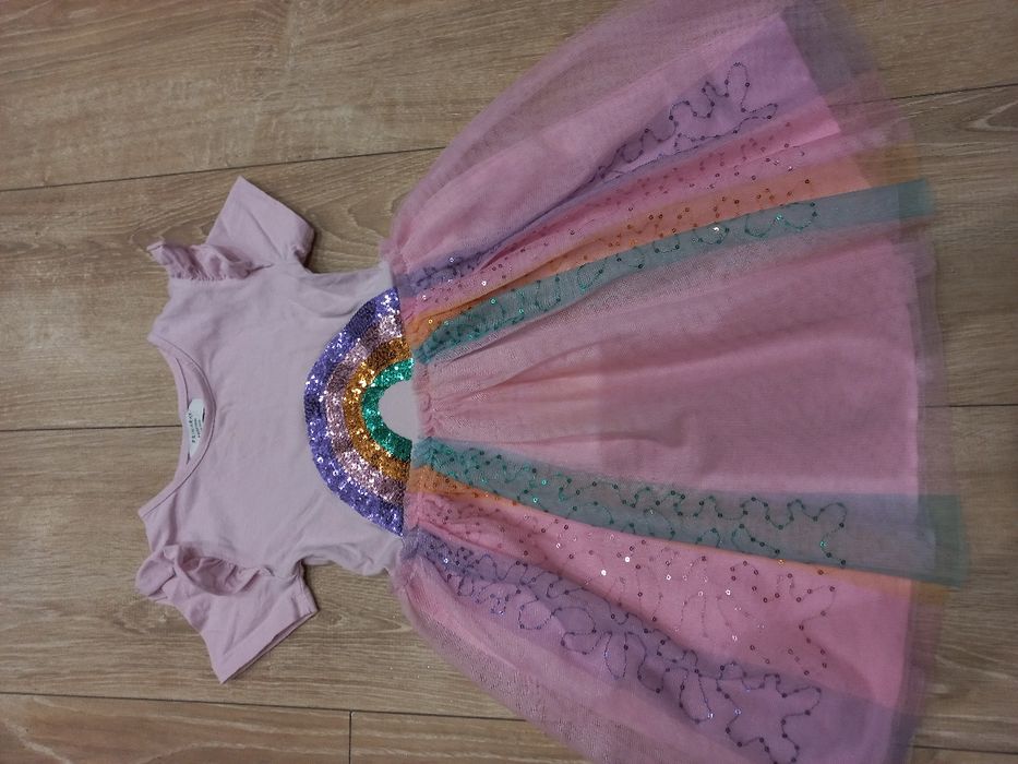 Piękna sukieneczka 110cm
