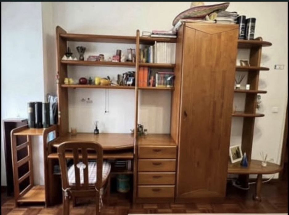 Estante em pinho maciço com secretaria e cadeira