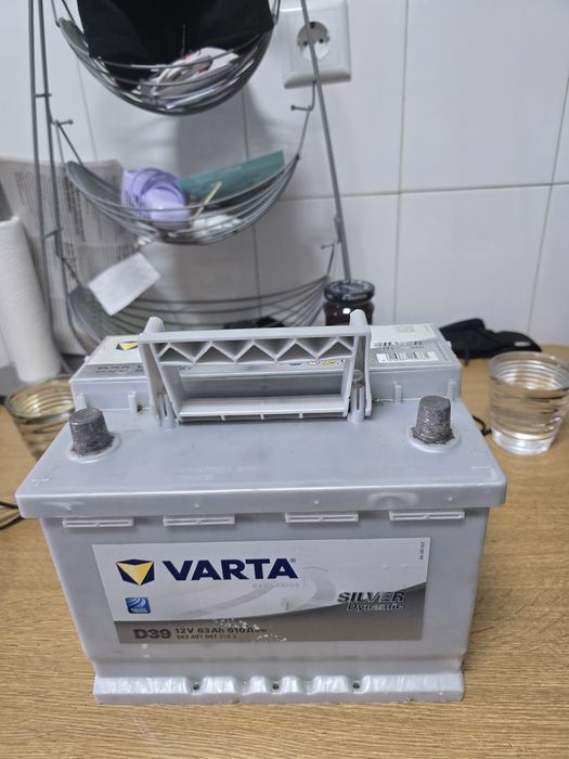 Bateria de carro varta D39 nova