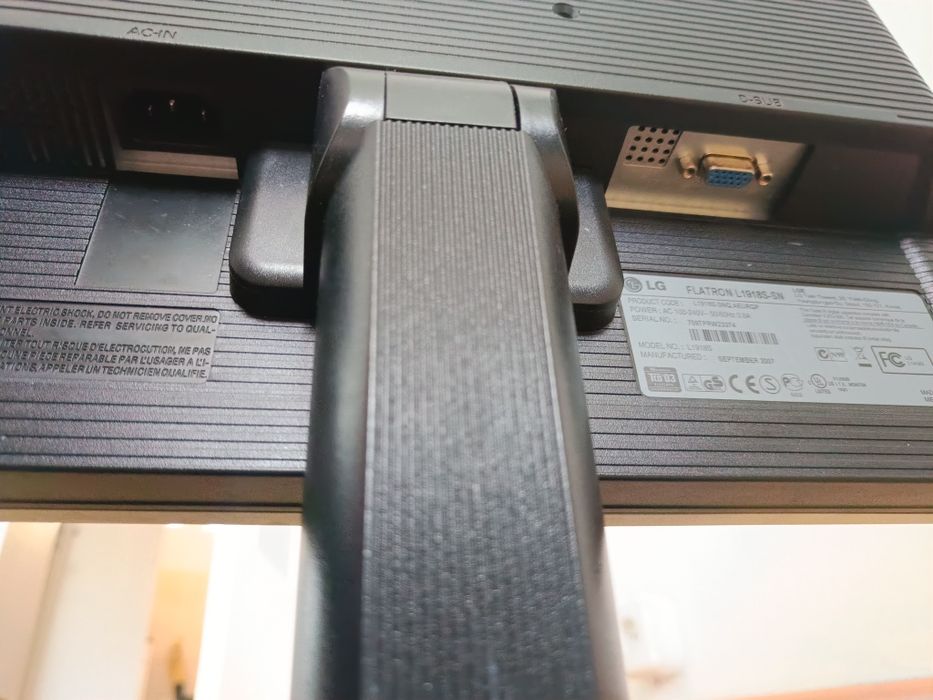 Monitor LG Flatron L1918s 19 cali kwadratowy 5:4