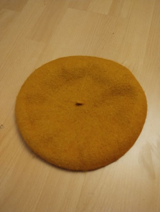 Берет жіночий гірчишного кольору Pull&Bear