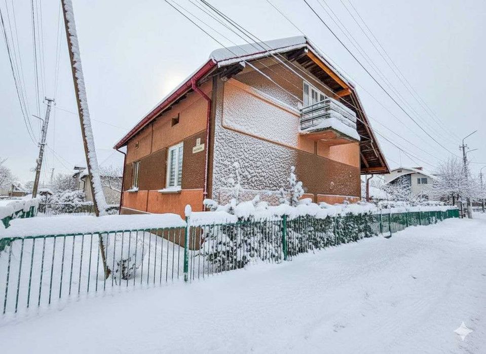 Продається добротний житловий будинок в центр. частині  м.Стрий...