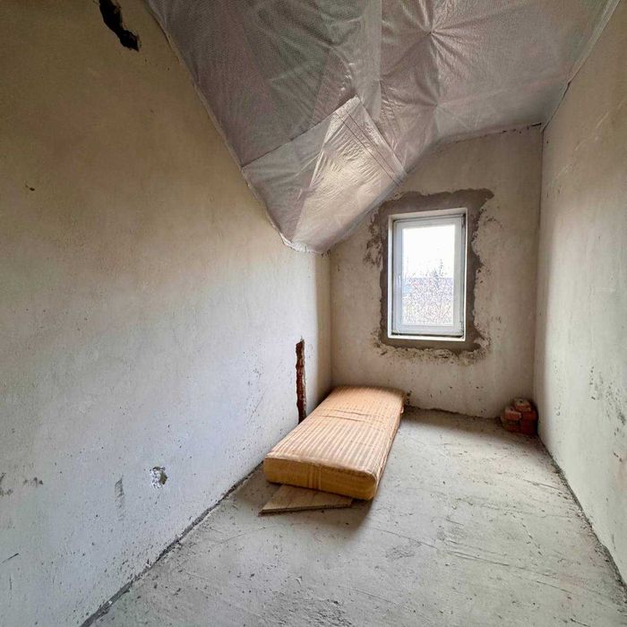 Продається сучасний будинок під ремонт!