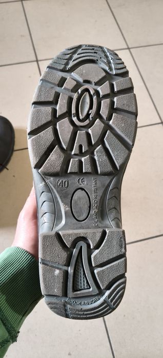 Взуття робоче з металевими носком