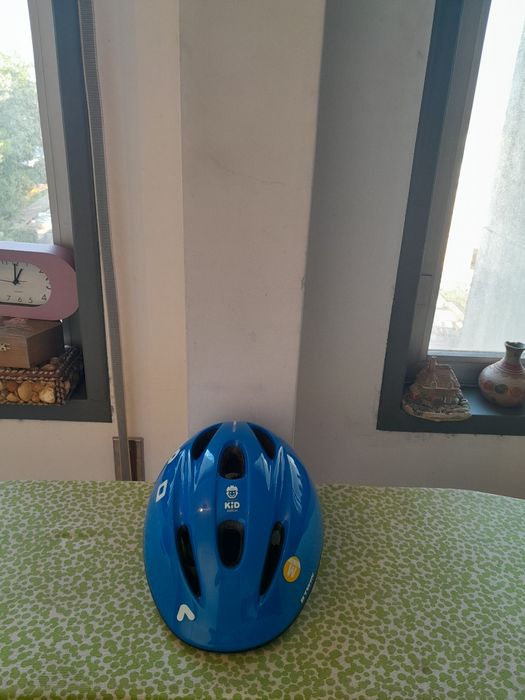 Vendo Capacete B TWIN muito bonito como novo
