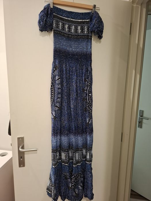 Vestido comprido ombro a ombro 
Elástico no tronco
Tamanho único