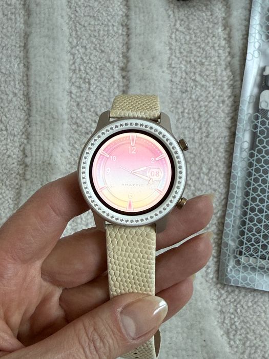Smartwatch AMAZFIT GTR 42mm Swarovski limited edition