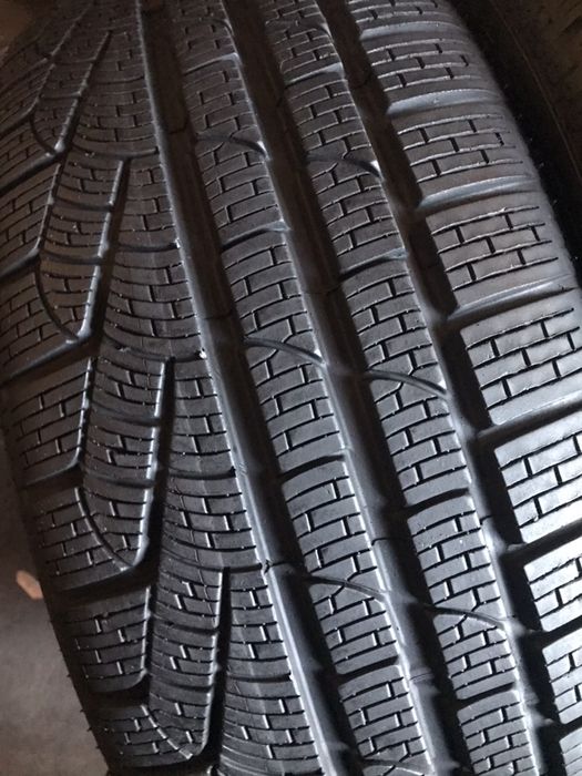 275/35/20+245/40/20 R20 Pirelli SottoZero 240 RSC 4шт зима