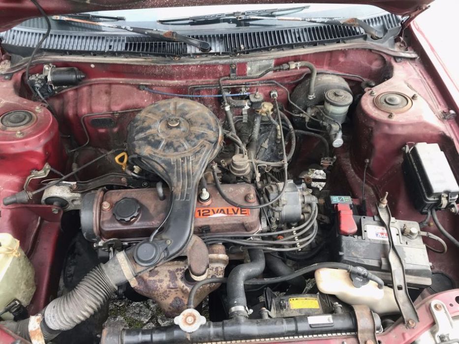 Toyota Corolla E9 1.3 4P 1989 - Para Peças