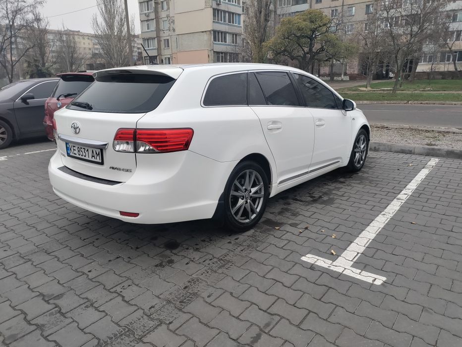 TOYOTA Avensis 2012
