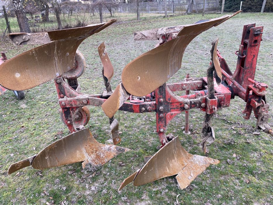 Pług dwuskibowy obrotowy