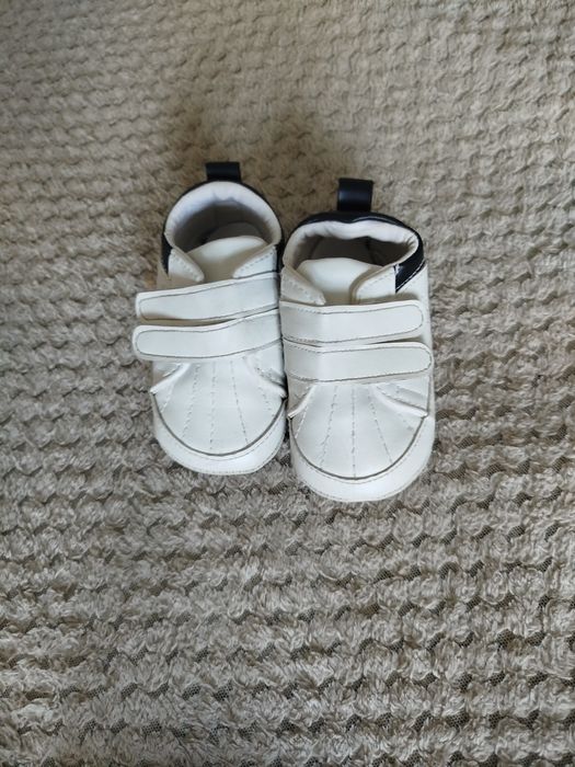 Кросівки на хлопчика і дівчинку