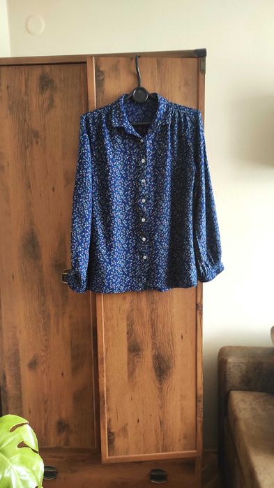 Urocza bluzka koszulowa. 100% rayon- sztuczny jedwab