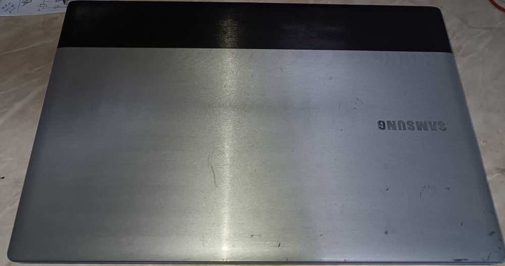 Ноутбук Samsung RV513 в хорошем состоянии.
