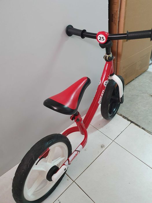 Bicicleta infantil de equilíbrio