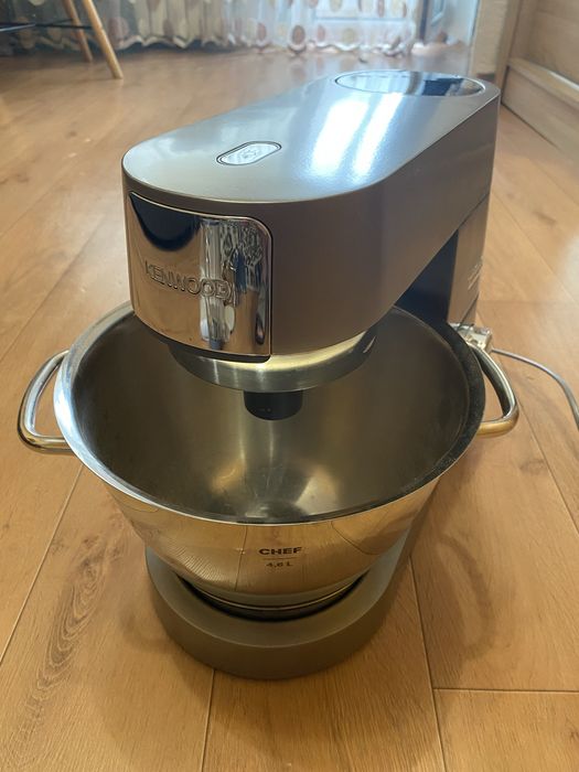 Продам кухонный комбайн Kenwood Chef