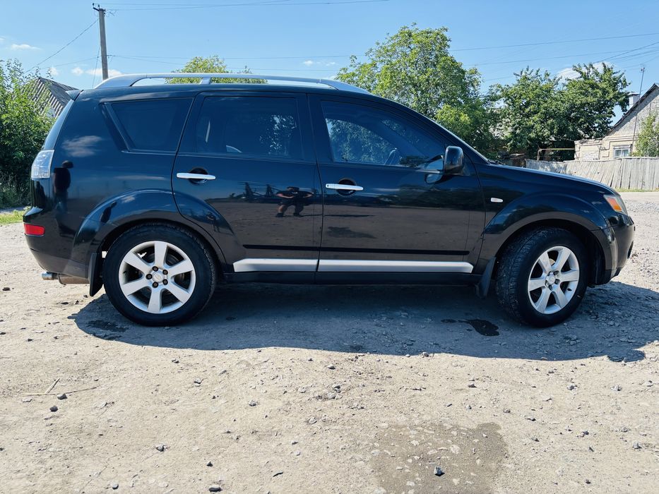 Mitsubishi Outlander XL