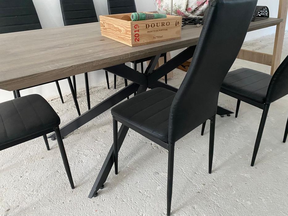 Conjunto mesa mais 6 cadeiras
