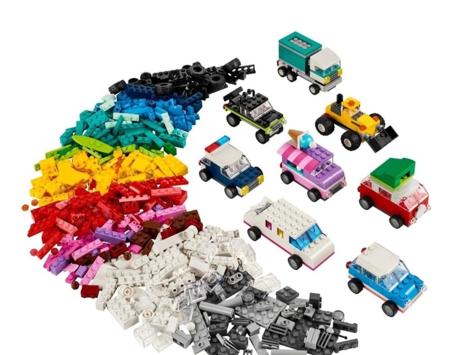 Конструктор Лего 900 деталей