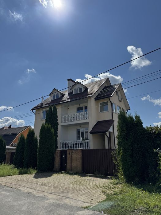 Просторий будинок у Ворзелі на 8 сотках землі