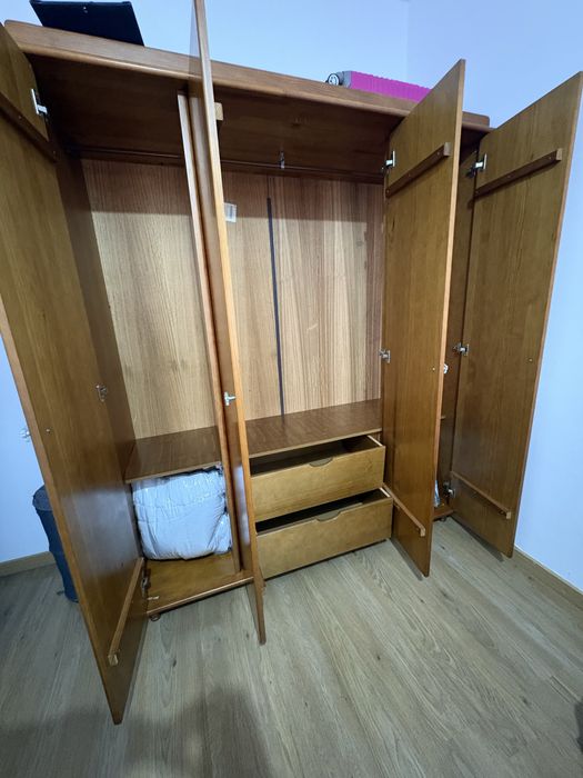 Guarda roupa com 2 gavetas