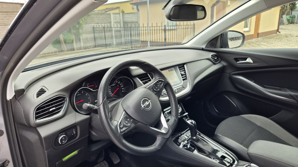 Sprzedam Opel Grandland X. Automat .BEZWYPADKOWY !