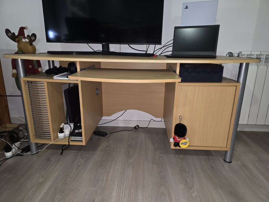 Secretária de computador