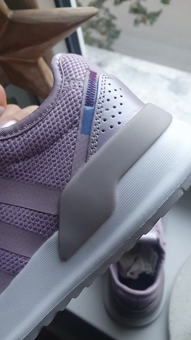 Buty sportowe Adiddas.