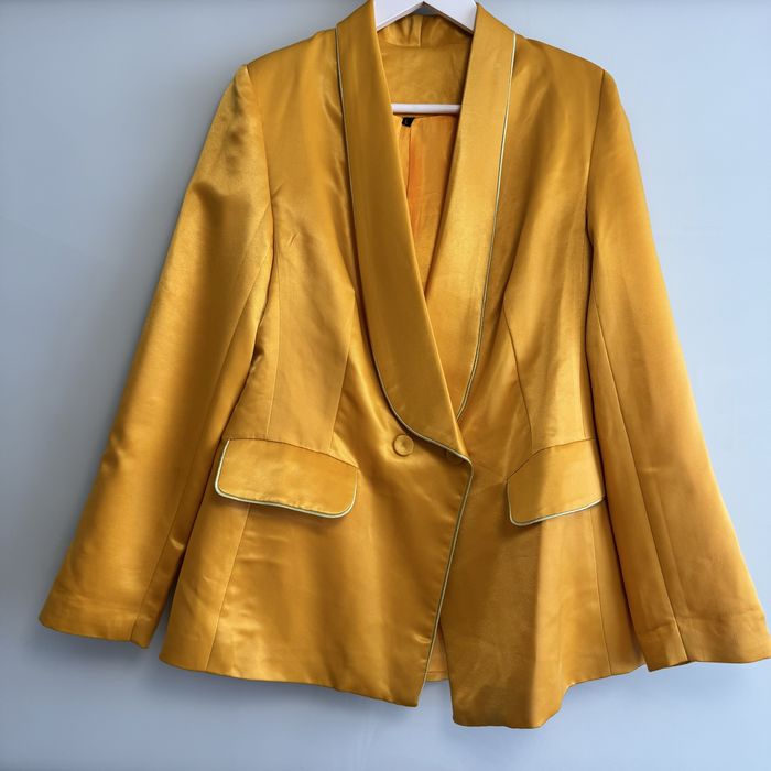 Стилтный брбчный костюм желтый