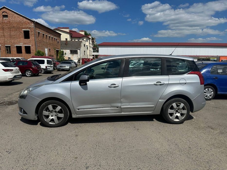 Peugeot 5008 1.6 дизель 2011